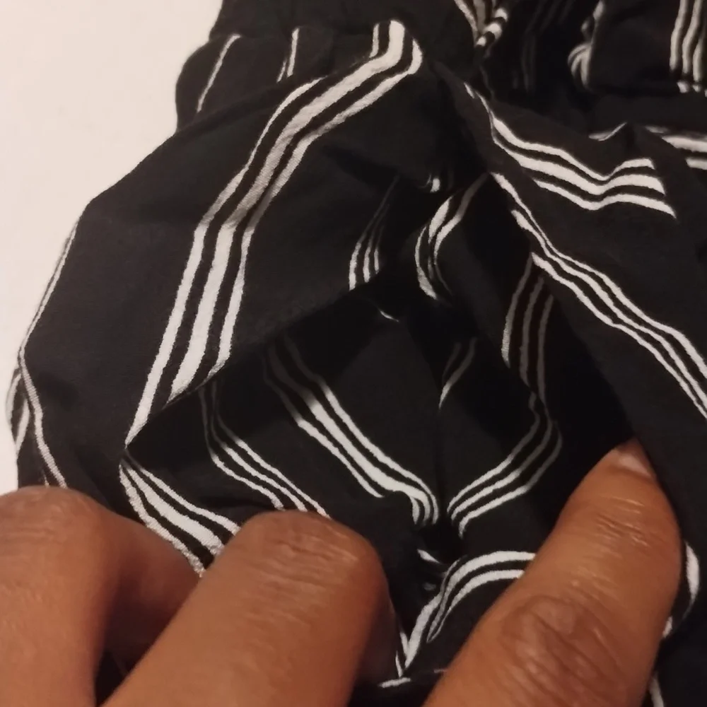 LOFT | Petite Striped Flutter Sleeve stripe with two sides pockets Romper Size S - Picture 12 of 14